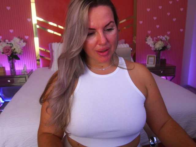 KiraCandyS live cam on BongaCams