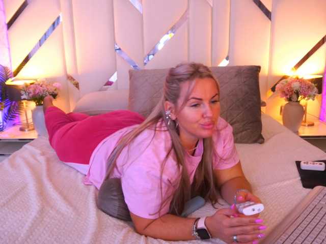 KiraCandyS live cam on BongaCams