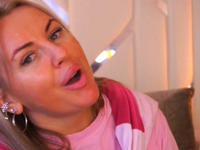 KiraCandyS, en vivo ahora en BongaCams