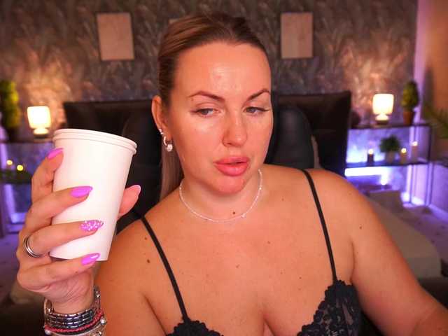 KiraCandyS live cam on BongaCams
