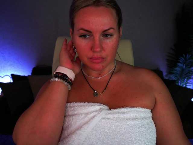 KiraCandyS live cam on BongaCams