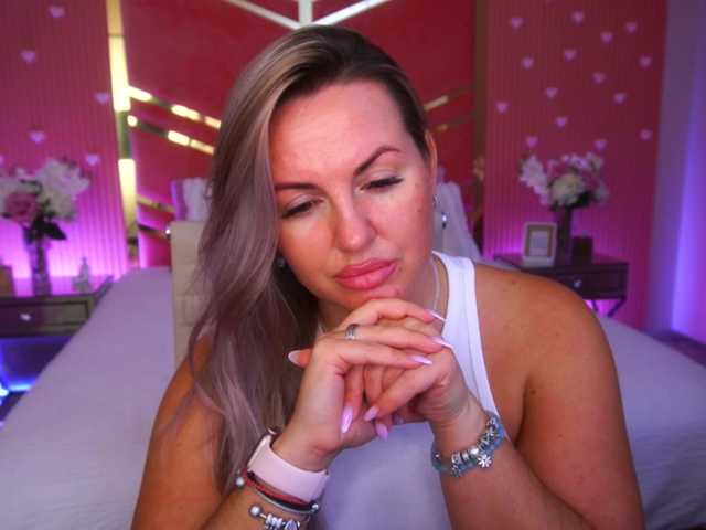 KiraCandyS live cam on BongaCams