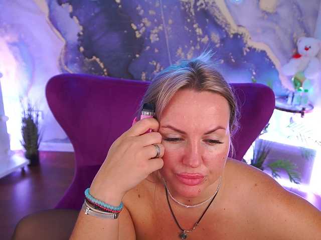 KiraCandyS live cam on BongaCams