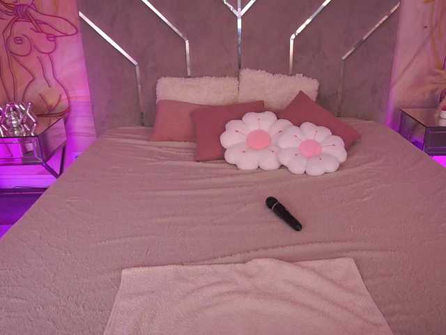 KiraCandyS live cam on BongaCams