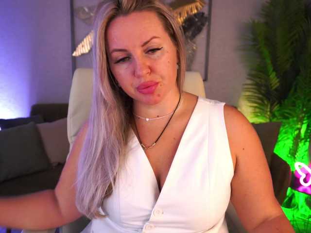 KiraCandyS live cam on BongaCams