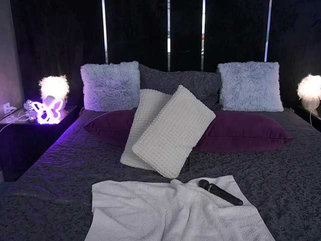 KiraCandyS live webcam show