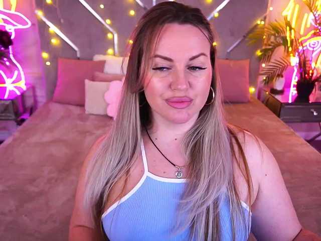 KiraCandyS's BongaCams show and profile