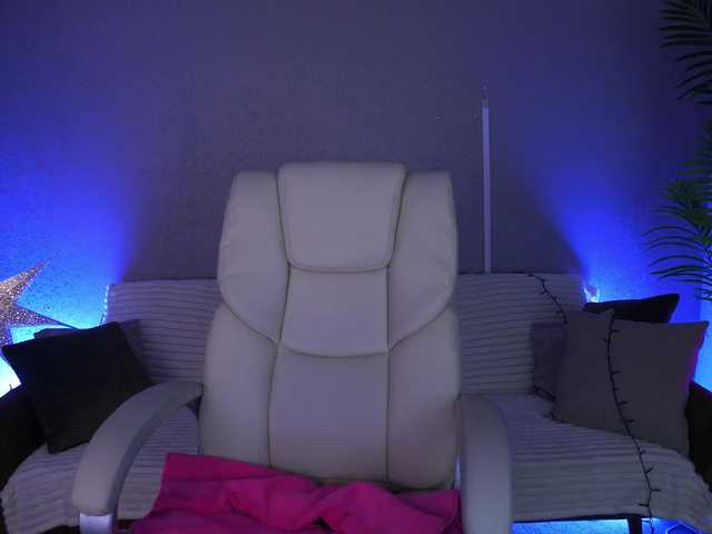 KiraCandyS live cam on BongaCams