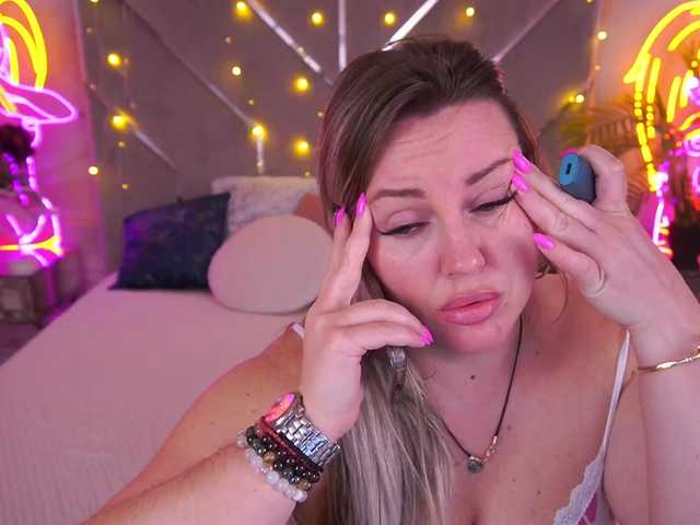 KiraCandyS's BongaCams show and profile