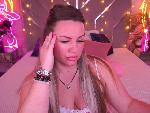 KiraCandyS's BongaCams show and profile