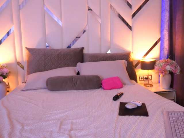 KiraCandyS live cam on BongaCams