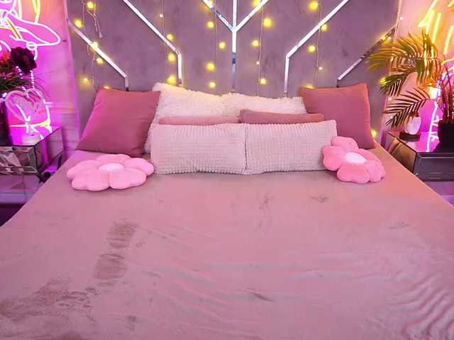 KiraCandyS's BongaCams show and profile