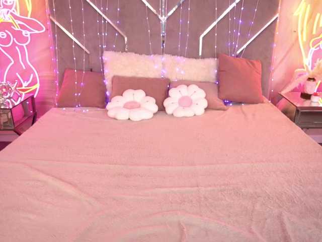 KiraCandyS live cam on BongaCams