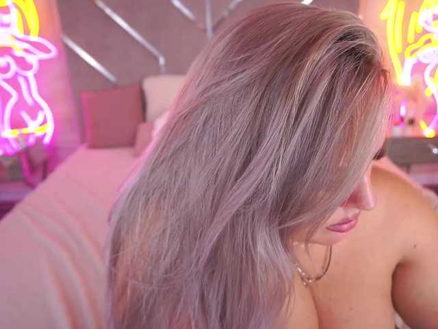 KiraCandyS live cam on BongaCams