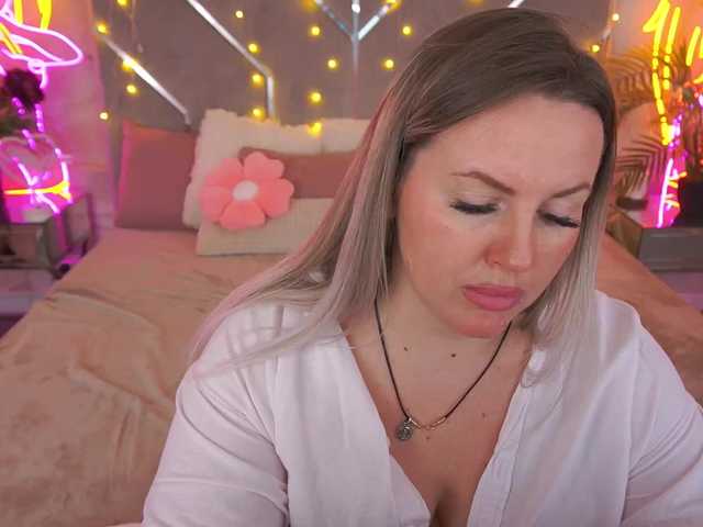 KiraCandyS's BongaCams show and profile