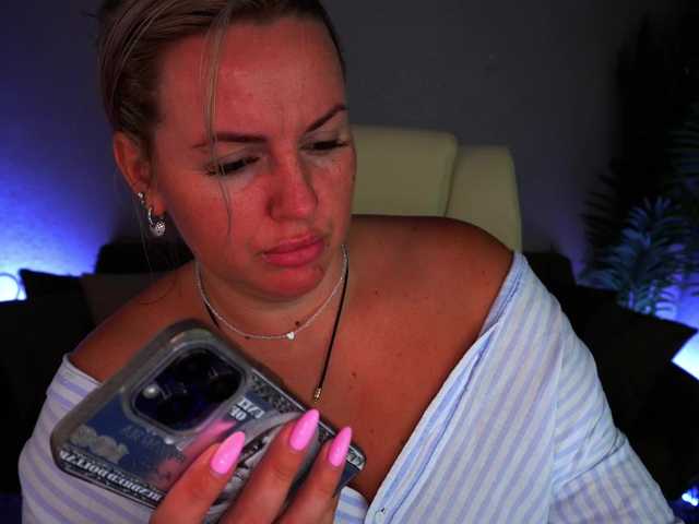 KiraCandyS live cam on BongaCams
