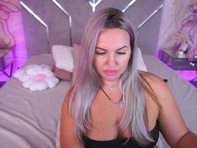 KiraCandyS live cam on BongaCams