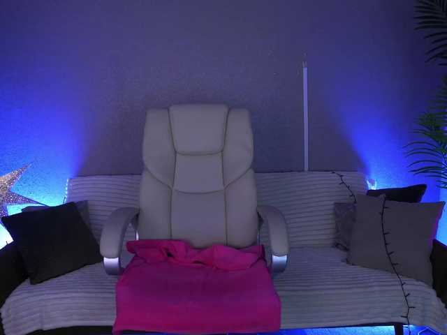 KiraCandyS live cam on BongaCams