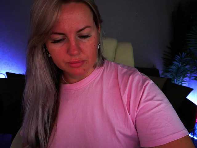 KiraCandyS live cam on BongaCams