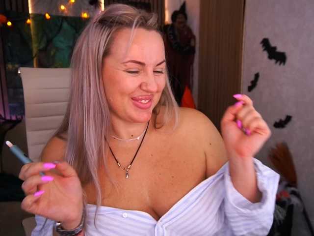 KiraCandyS live cam on BongaCams