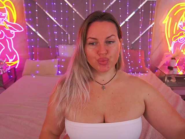 KiraCandyS live cam on BongaCams