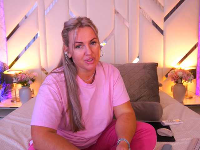 KiraCandyS, en vivo ahora en BongaCams
