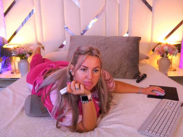 KiraCandyS, en vivo ahora en BongaCams