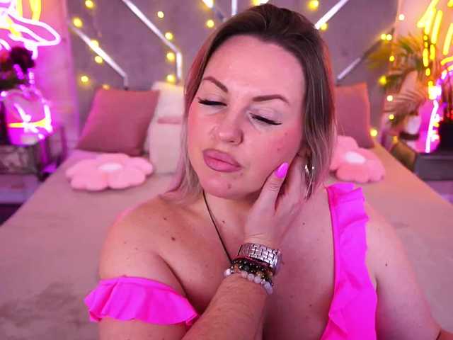 KiraCandyS's BongaCams show and profile