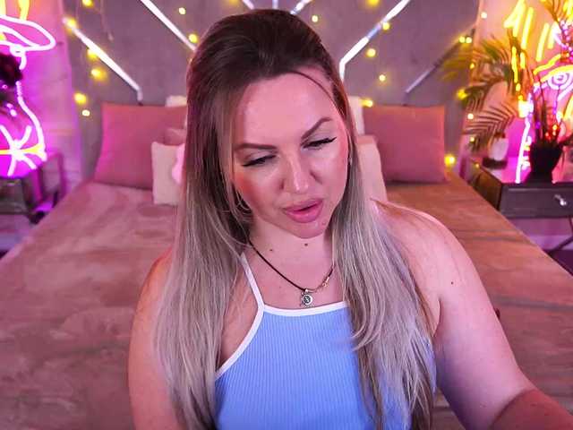 KiraCandyS's BongaCams show and profile