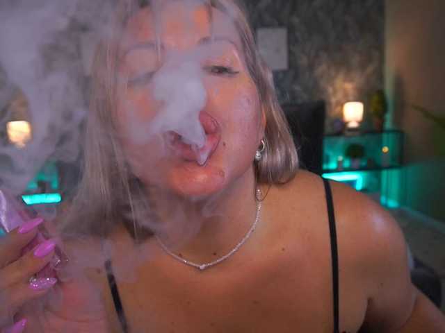 KiraCandyS live cam