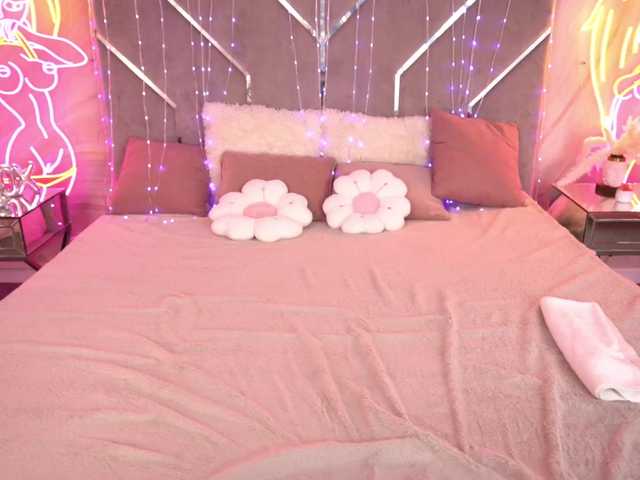 KiraCandyS live cam on BongaCams