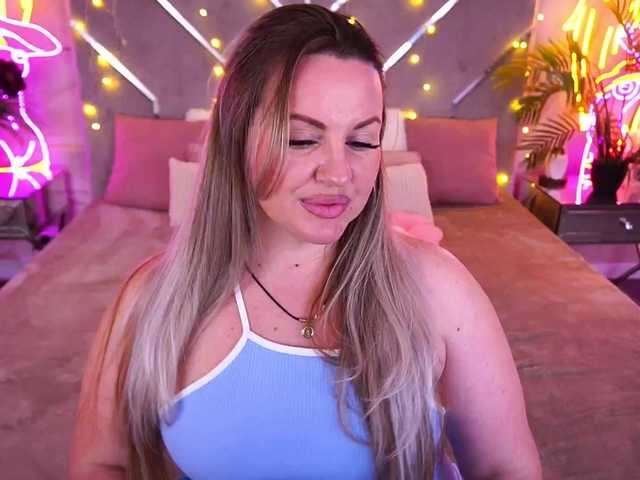 KiraCandyS's BongaCams show and profile