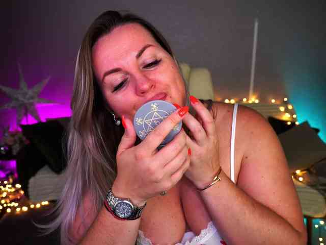 KiraCandyS Live Webcam on BongaCams