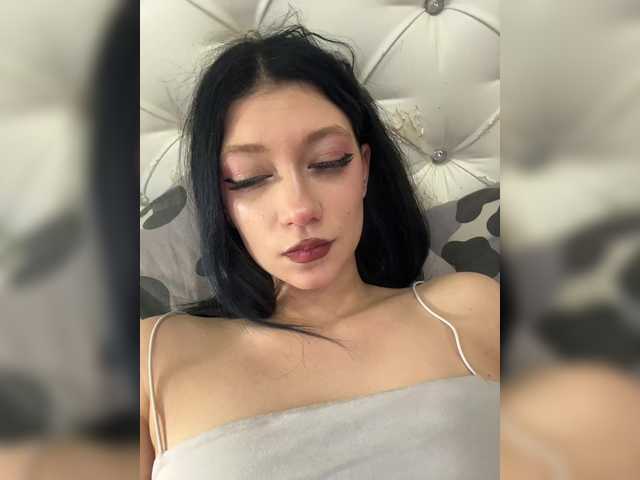 LuckyStar's BongaCams show and profile