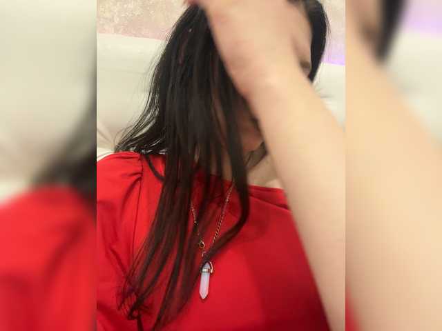 le modèle LuckyStar est en webcam porno dans un show sur le site bongacams, il possède les tags suivants: White/Caucasian,Brunette,Shaved