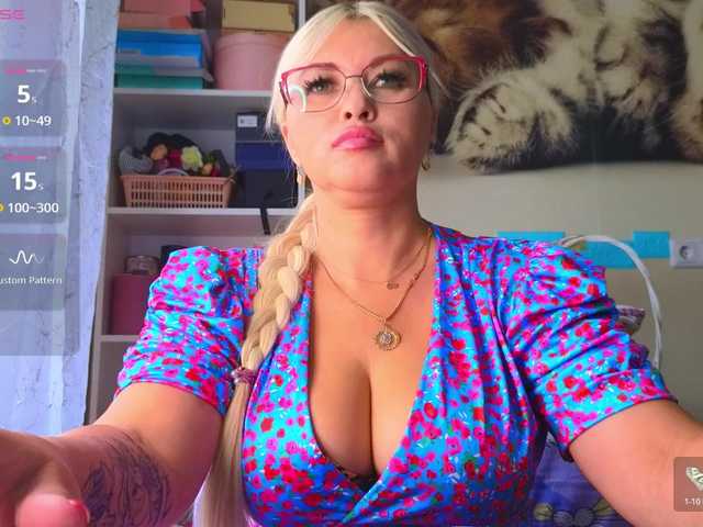 Mistress-Gwen live cam on BongaCams