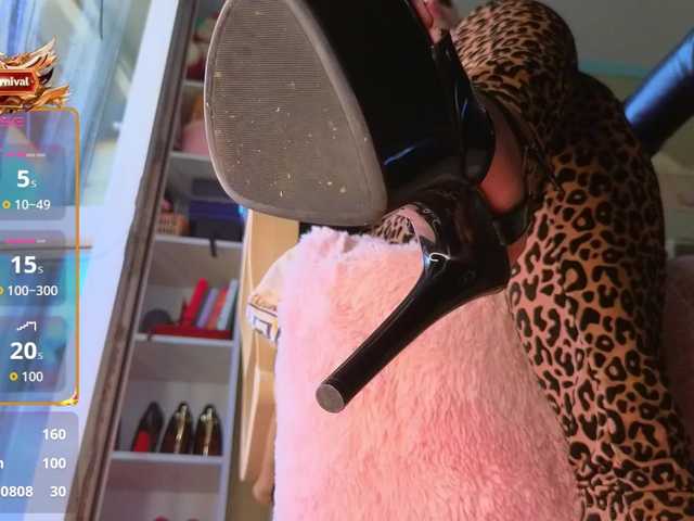Mistress-Gwen live cam on BongaCams