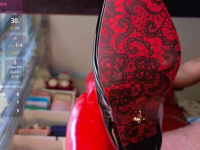 mistress-gwen online