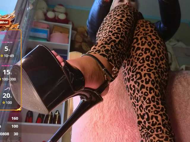 Mistress-Gwen live cam on BongaCams