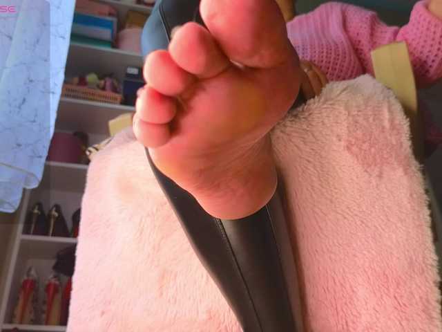 Mistress-Gwen live cam preview