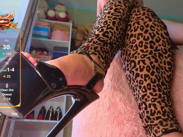Mistress-Gwen live cam on BongaCams
