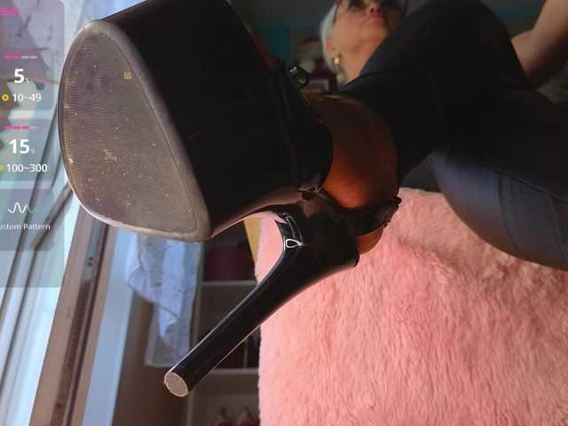 Mistress-Gwen live cam on BongaCams