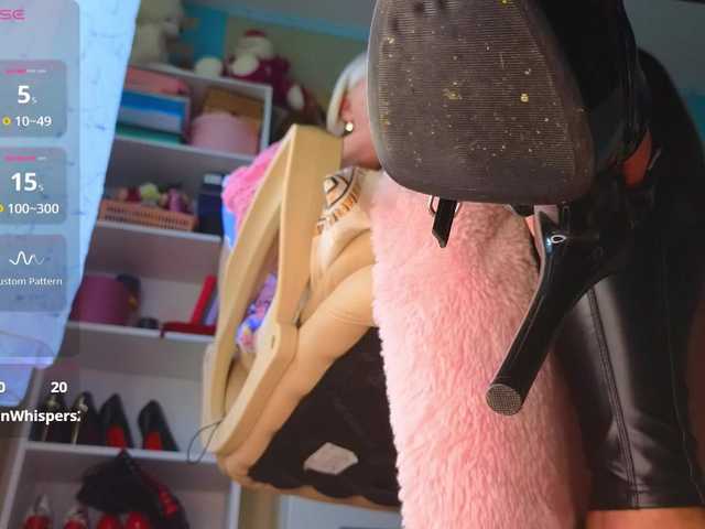 Mistress-Gwen live cam on BongaCams