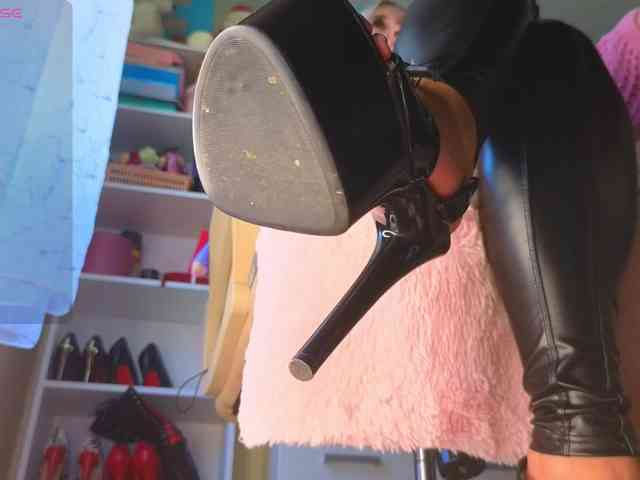 Mistress-Gwen webcam