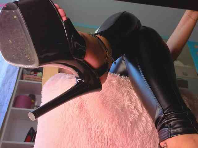 Mistress-Gwen - Girl 
