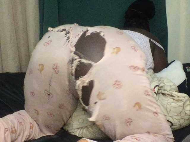 Sexxywetpussy live cam on BongaCams