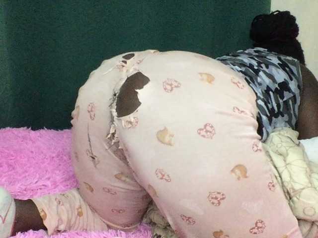 Sexxywetpussy live cam on BongaCams