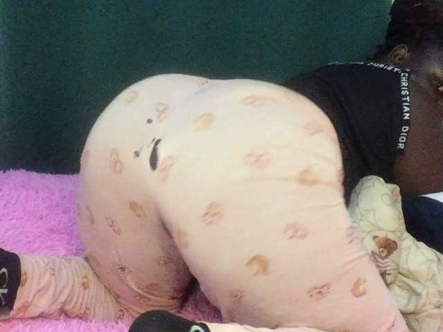 Sexxywetpussy live cam on BongaCams