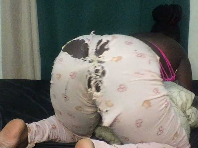 Sexxywetpussy live cam on BongaCams