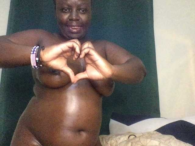 Sexxywetpussy live cam on BongaCams